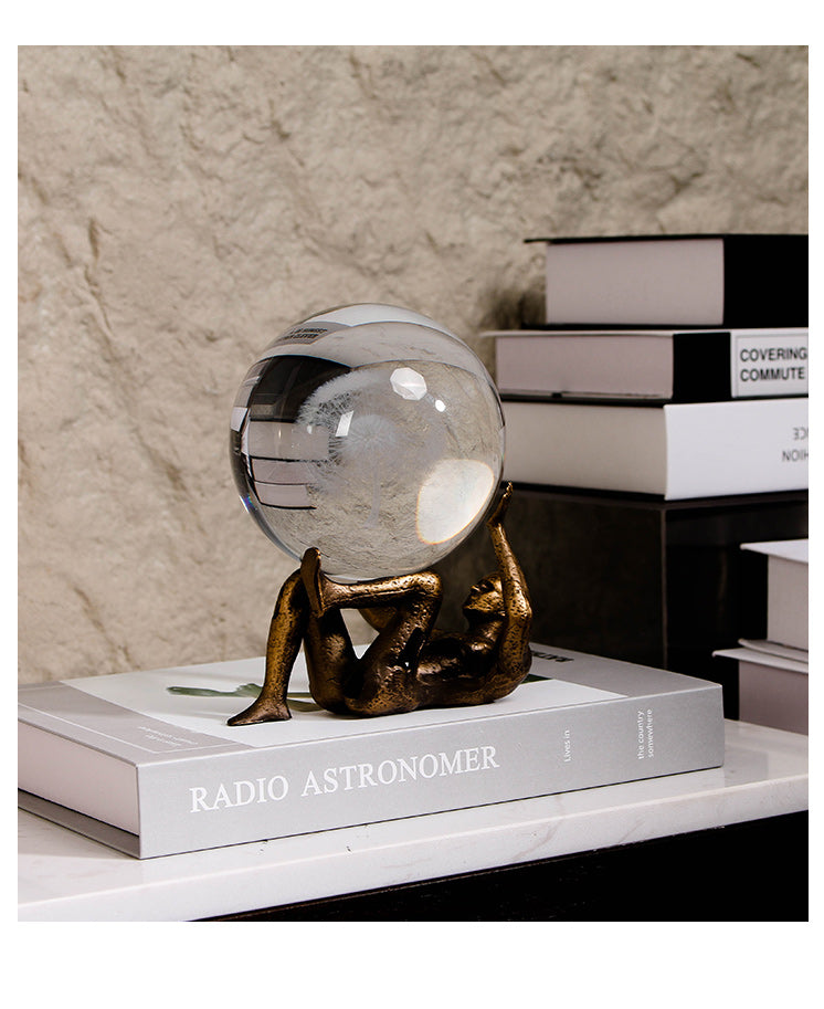 水晶球人物雕塑家居装饰 - Luxury Premium Alloy & Home Decor & Artistic Piece