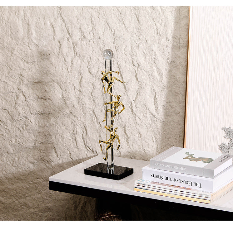 金色登山者雕塑 - Luxury Premium Alloy & Home Decor & Artistic Piece