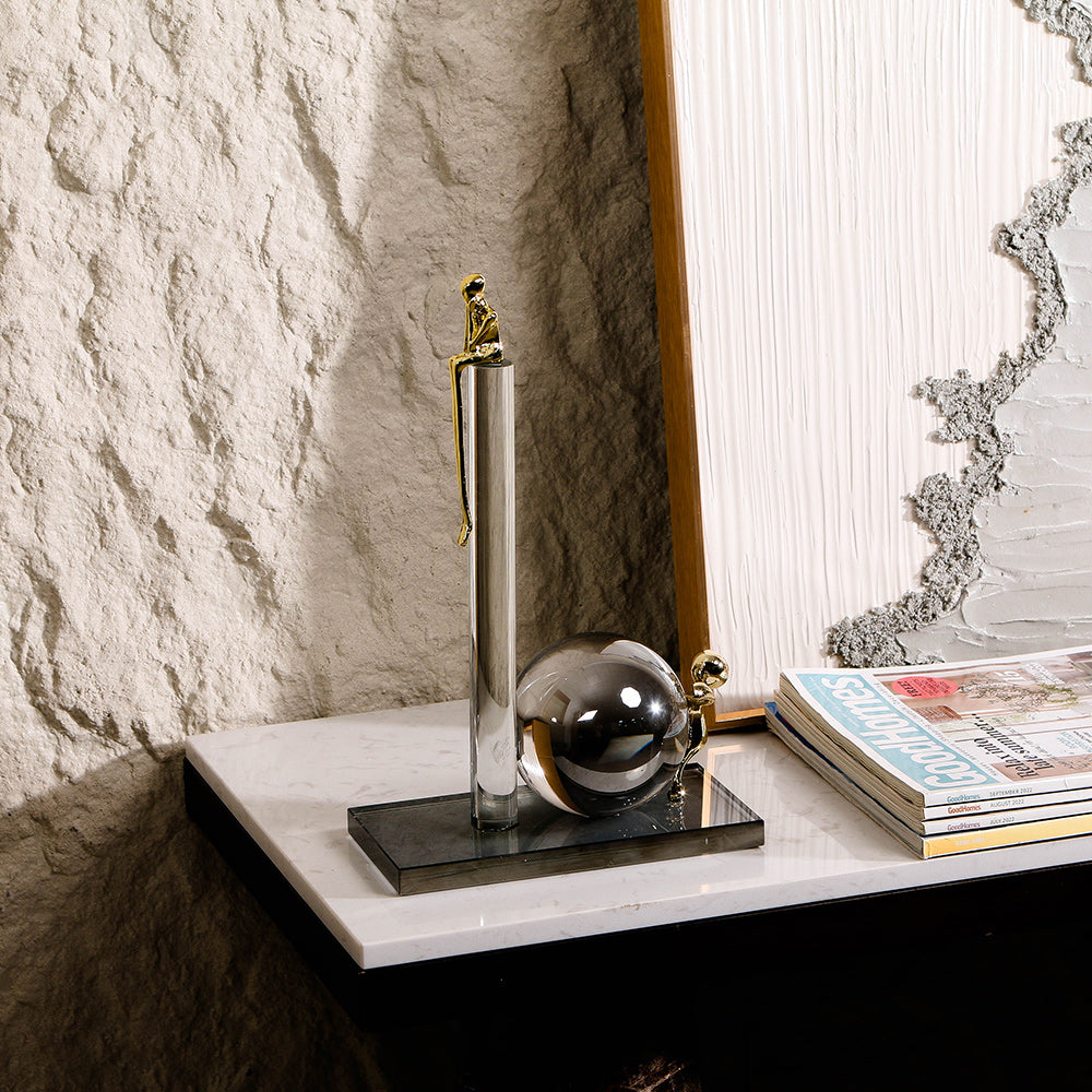 水晶柱上的雕像 - Luxury Premium Alloy Home Decor & Artistic Piece