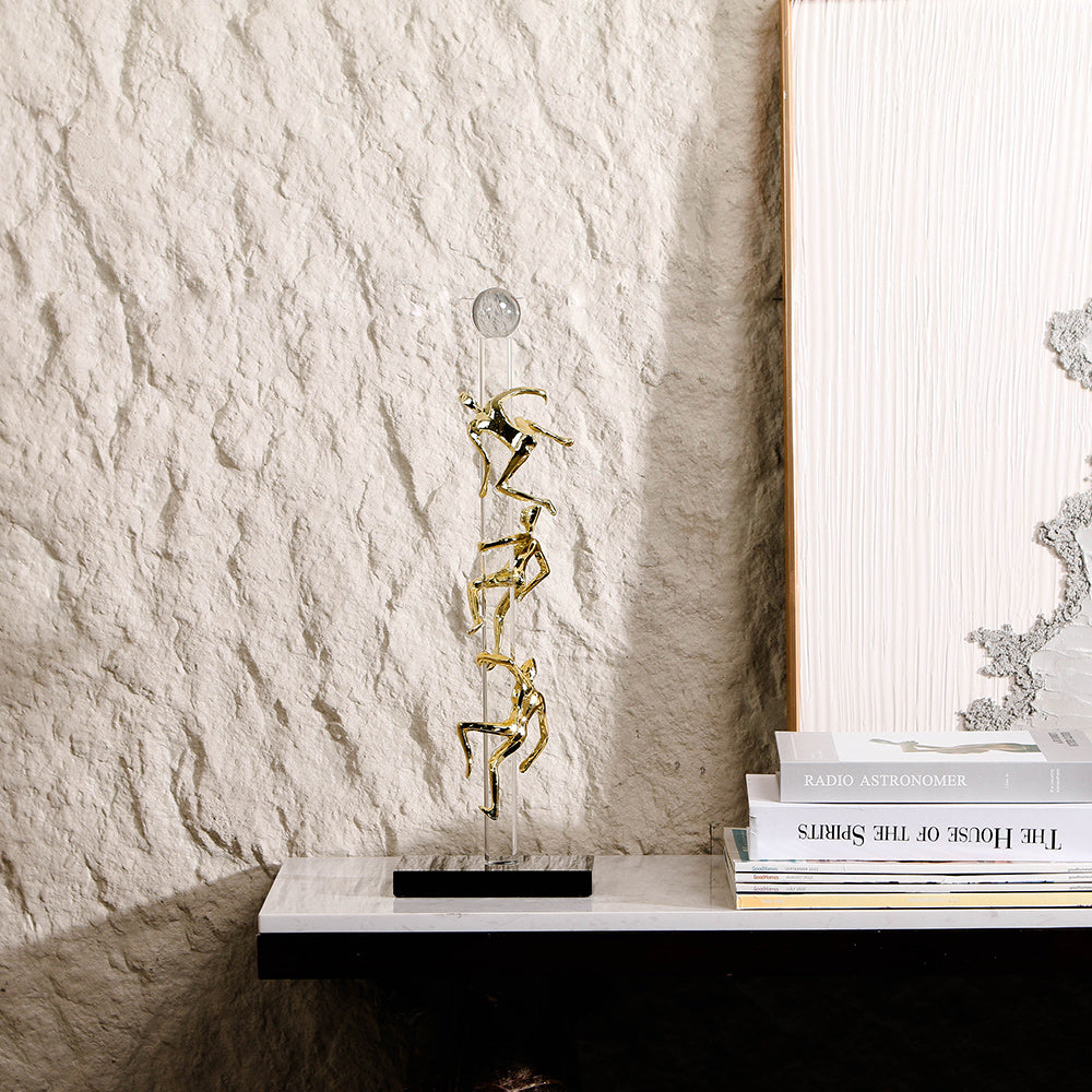 金色登山者雕塑 - Luxury Premium Alloy & Home Decor & Artistic Piece